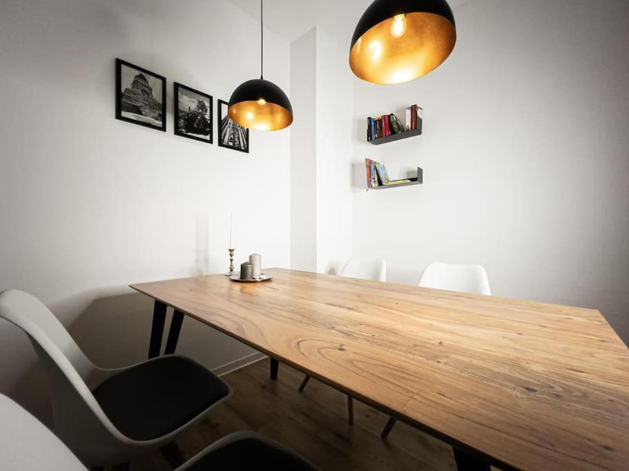 Wohlfuehl-oase Mitten In Der Stadt - Garten, Grill, Netflix Und Drucker Apartment
