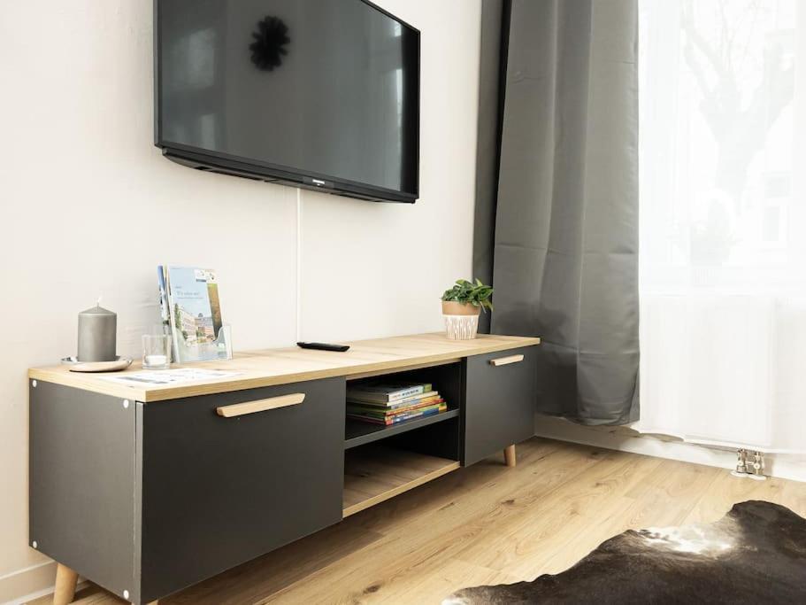 Apartment Wohlfuehl-oase Mitten In Der Stadt - Garten, Grill, Netflix Und Drucker *