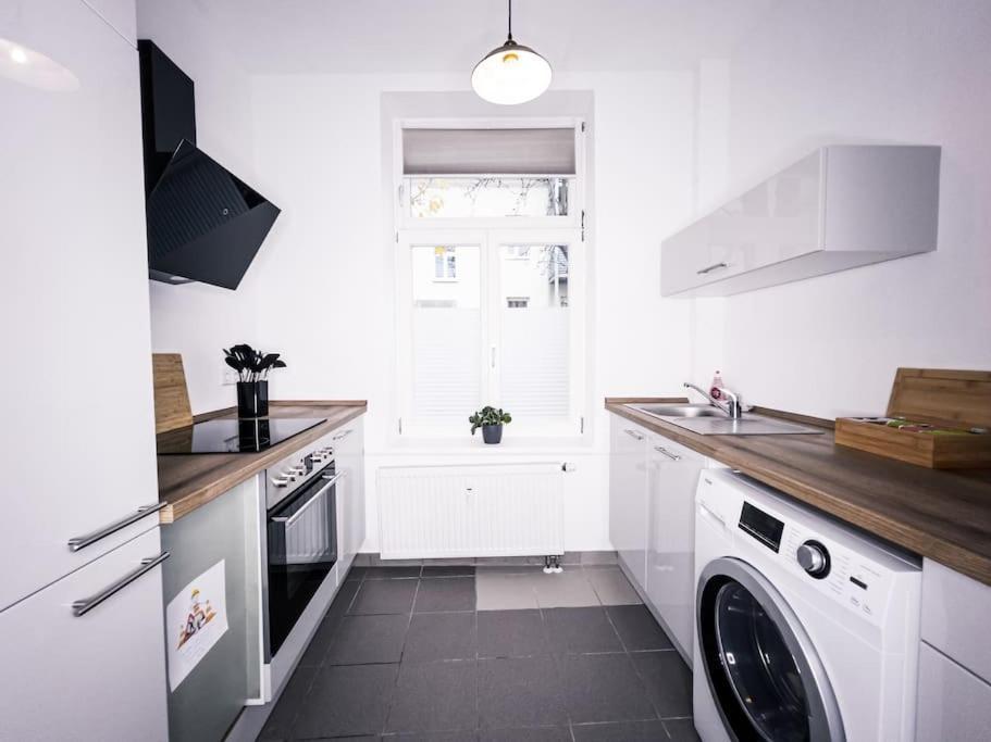 Apartment Wohlfuehl-oase Mitten In Der Stadt - Garten, Grill, Netflix Und Drucker *
