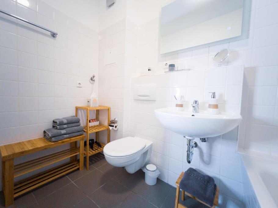 Apartment Wohlfuehl-oase Mitten In Der Stadt - Garten, Grill, Netflix Und Drucker *