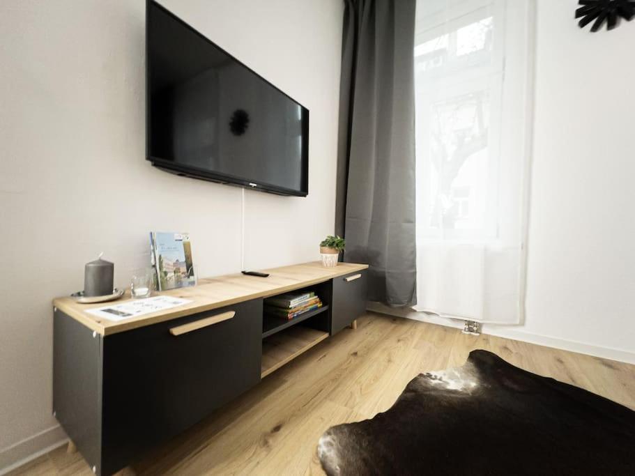 Wohlfuehl-oase Mitten In Der Stadt - Garten, Grill, Netflix Und Drucker Apartment *